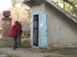 На Профсоюзной вода из старой водонапорной башни подтопила часть погребного кооператива