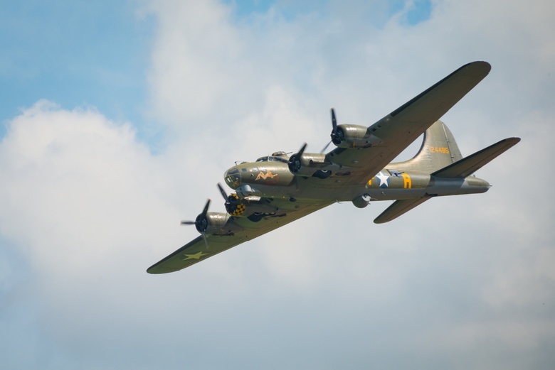 В США при крушении бомбардировщика B-17 погибли 7 человек