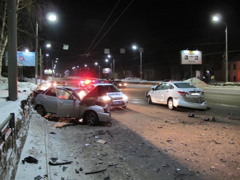 Два человека погибли ночью в ДТП на ДОСААФе (фото)