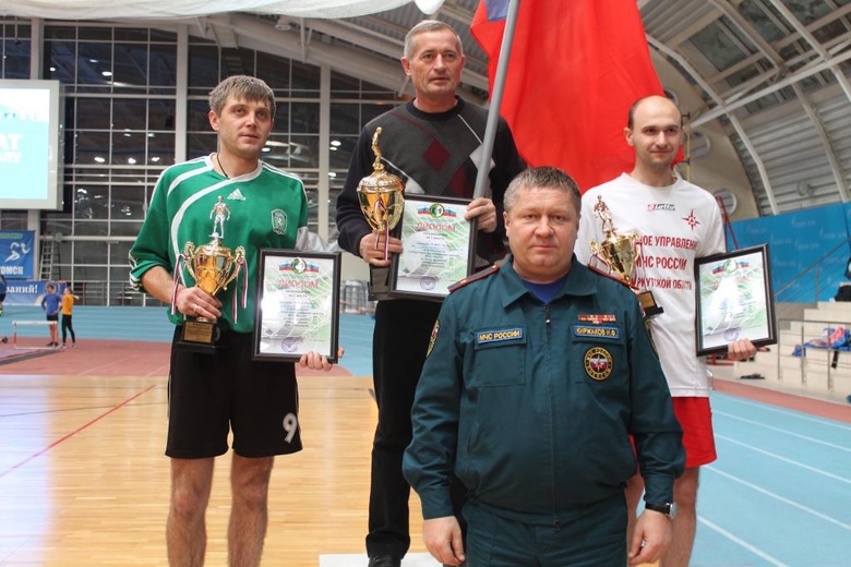 Томские спасатели взяли серебро кубка СФО по мини-футболу (фото)