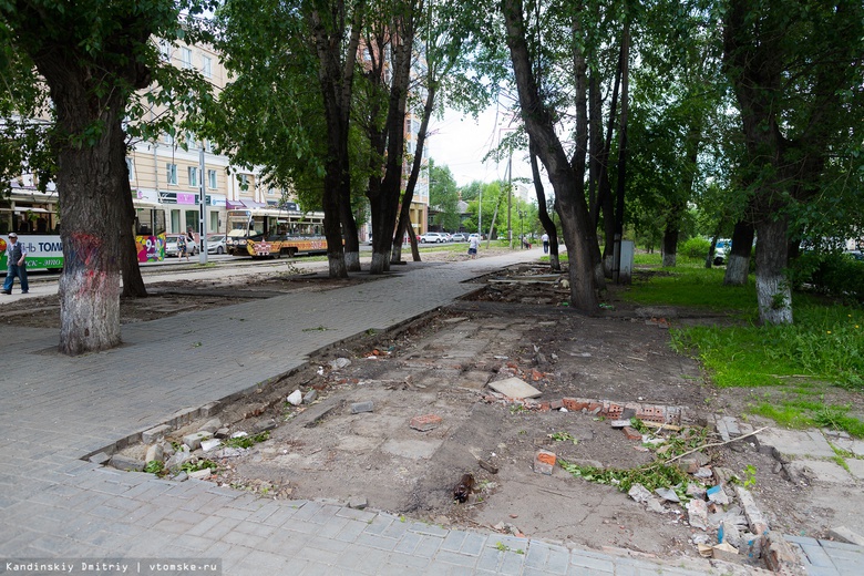 Цветочные ларьки на Дзержинского в Томске демонтировали