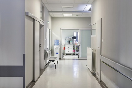 Девочка, избитая опекуном, пробудет в больнице до начала апреля