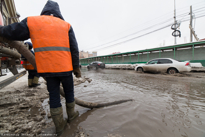 Прорыв трубы в районе площади Батенькова ликвидирован