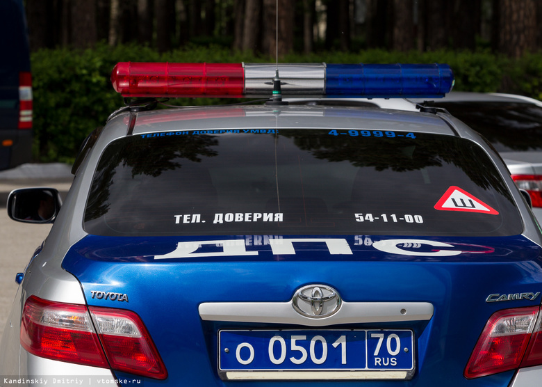 Полиция задержала водителя автобуса, скрывшегося после наезда на столб в Томске