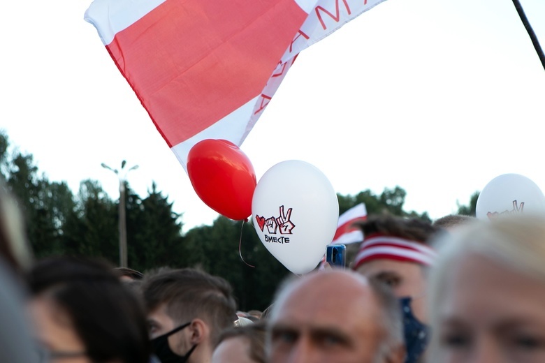 Более 100 тыс митингующих и Лукашенко с автоматом: 15-й день протестов в Белоруссии