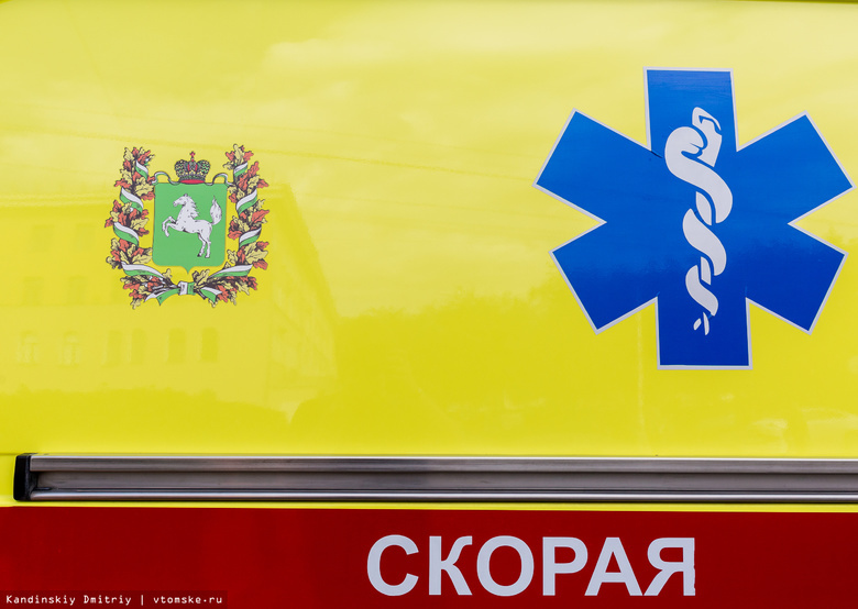 Иномарка наехала на женщину с двухлетним ребенком в Томске
