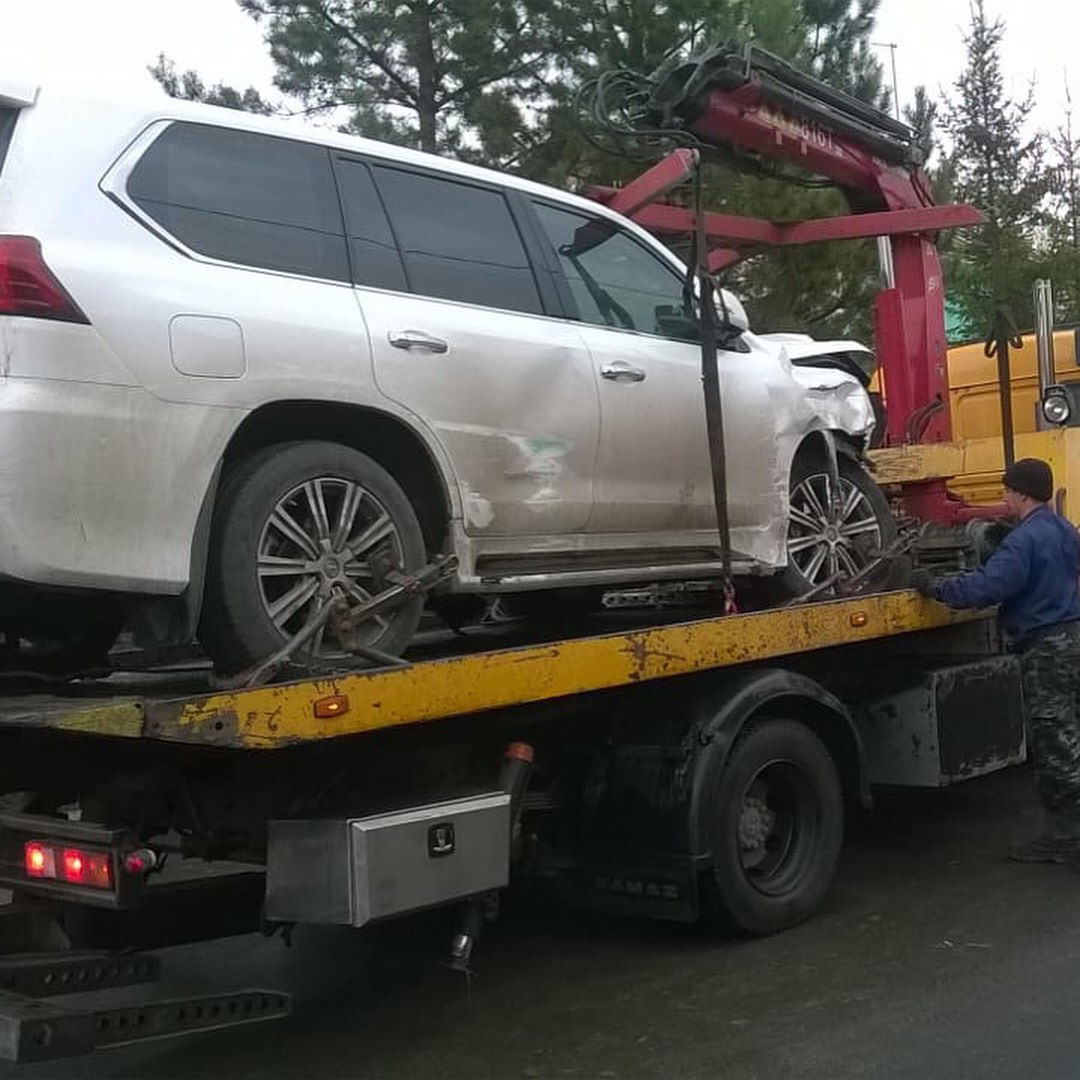 Пьяный водитель Lexus, уходя от погони в Томске, врезался в 5 автомобилей |  01.10.2017 | Томск - БезФормата