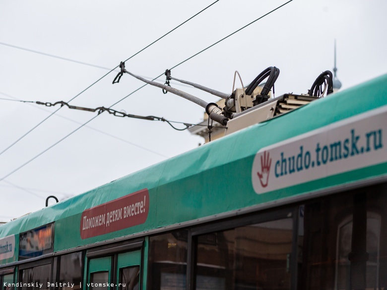 ПАЗ в Томске сбил водителя троллейбуса