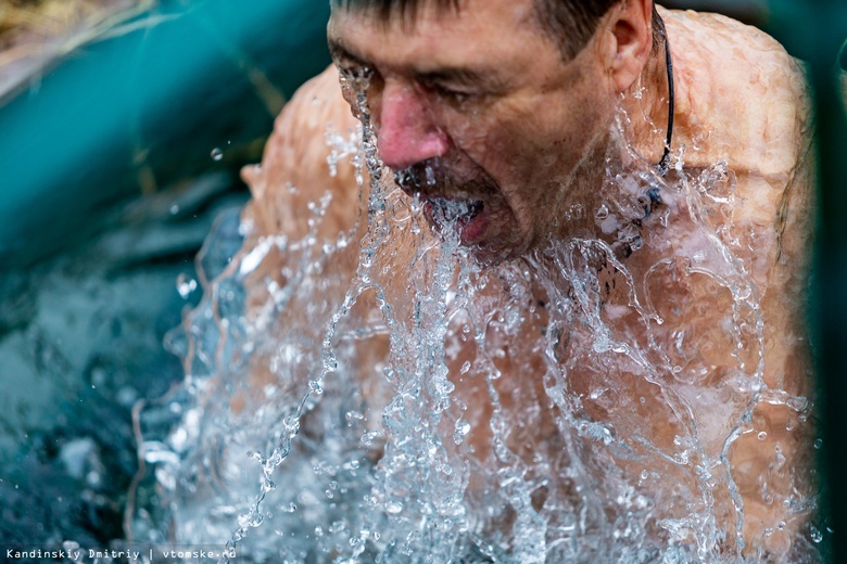 Опрос: часть россиян откажутся от крещенских купаний из-за коронавируса
