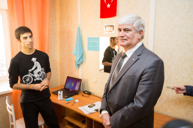 Вице-губернатор остался доволен общежитием ТГАСУ (фото)