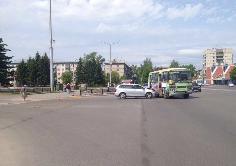 Женщина-пассажир маршрутки травмирована в ДТП в центре Северска