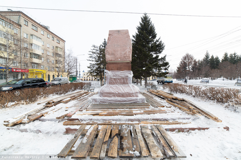 Мэр проверил работы по возведению памятника Зинченко на Томске-I (фото)
