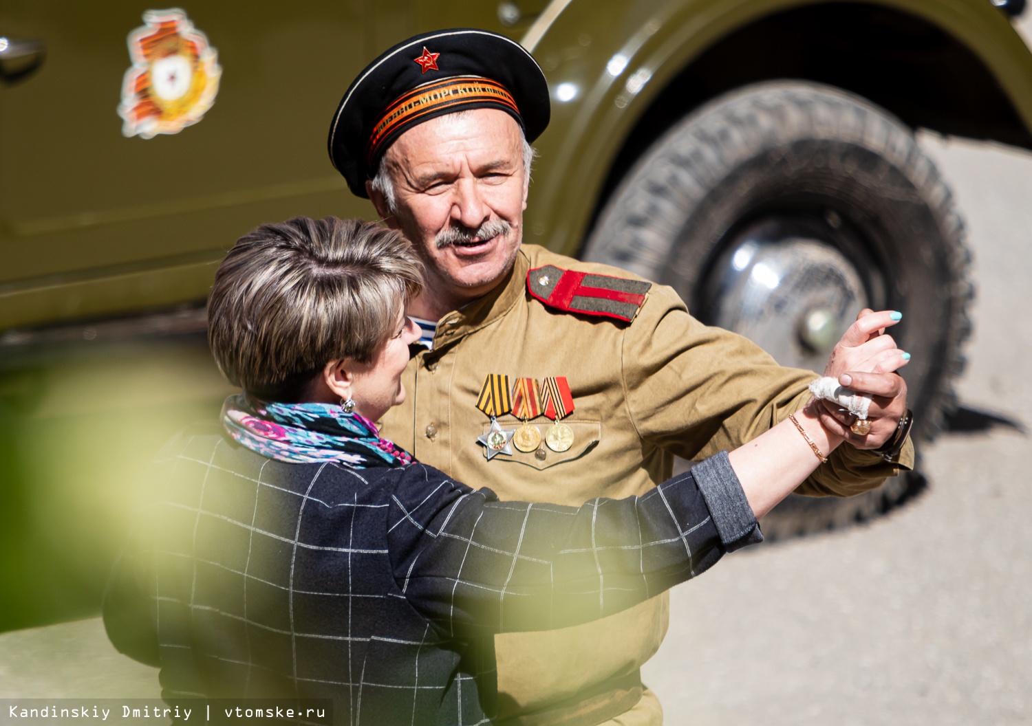 Песни победы иностранцы. Песня пропустите ветерана.