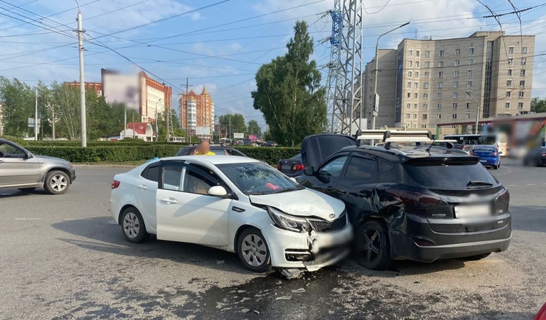 Мальчик пострадал при столкновении двух авто в Томске