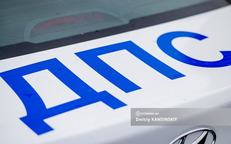 Два человека пострадали при столкновении трактора с легковушкой на левобережье Томска