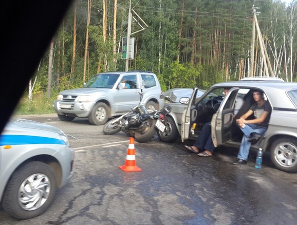 Мотоциклист пострадал в ДТП с «Волгой» на Богашевском тракте (фото)