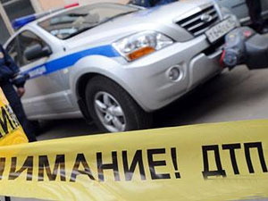 В результате ДТП на кольце четвертой поликлиники пострадали два человека