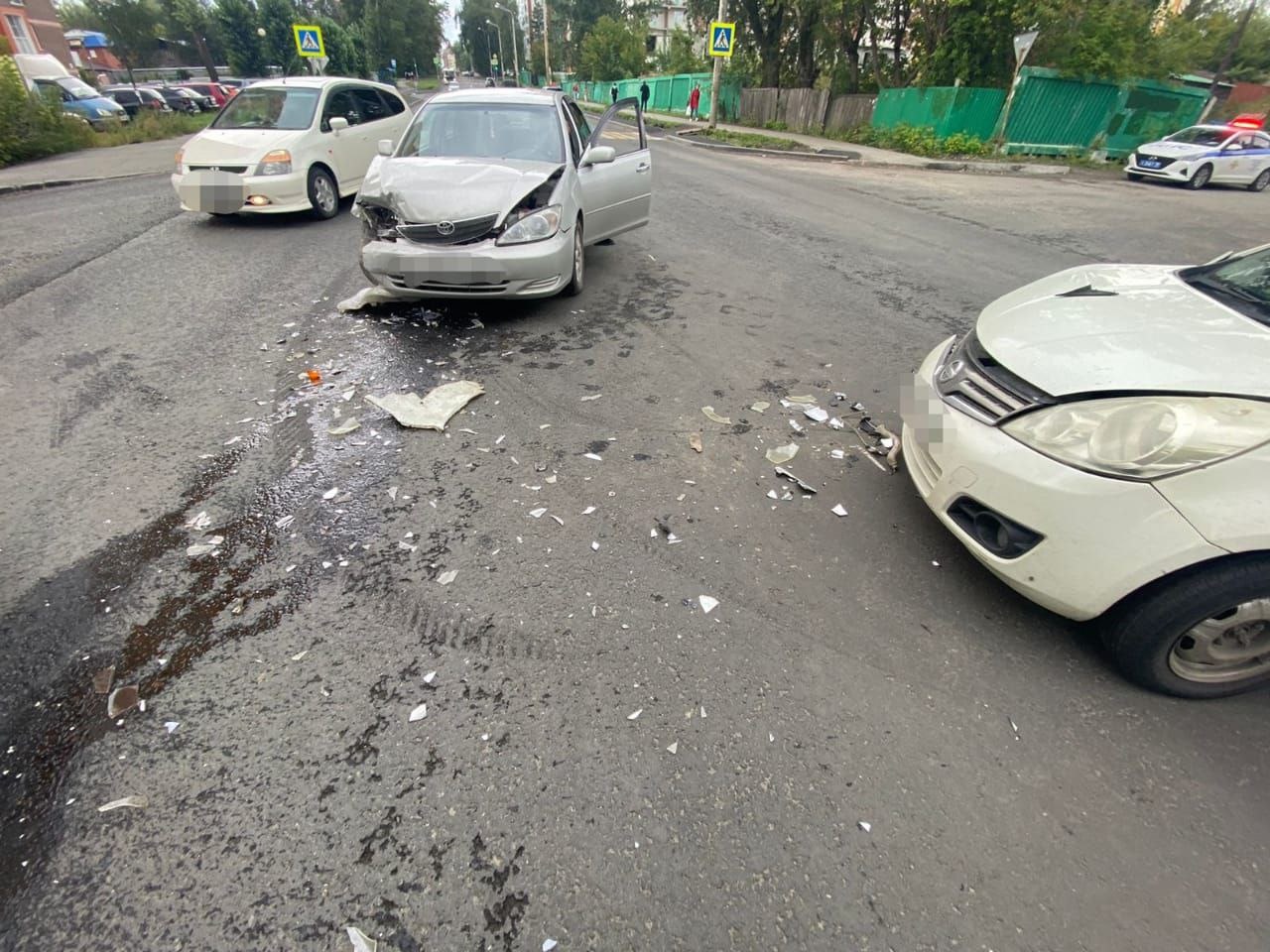 Ребенок попал в больницу после столкновения двух авто на перекрестке в  Томске | 17.08.2022 | Томск - БезФормата