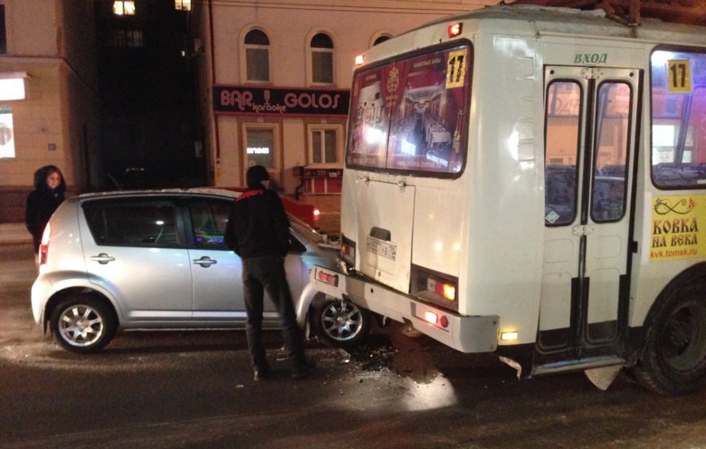 Маршрутка и два авто столкнулись на Главпочтамте в Томске