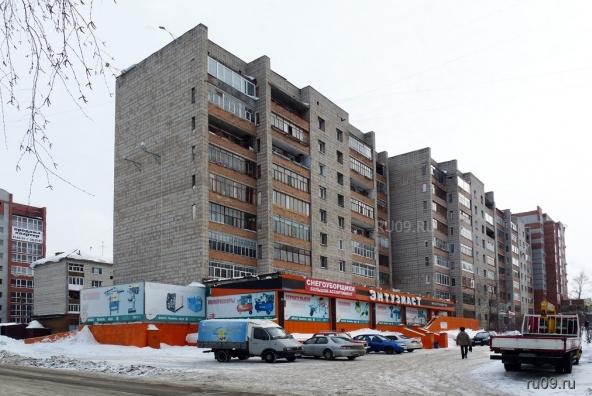 Мужчина выпал из окна многоэтажки на Комсомольском проспекте