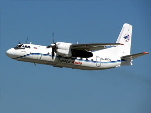 В Томске благополучно совершил посадку самолет Ан-24, у которого во время полета сработала пожарная сигнализация