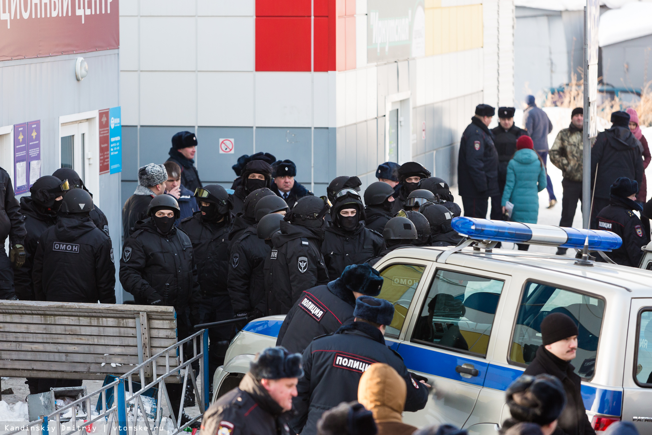 Автобус с нелегальными мигрантами задержан в Томской области Автобус с нелегальными мигрантами задержан в Томской области