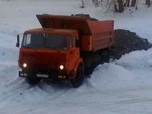 Народные новости: строительный мусор с доставкой во двор (фото)