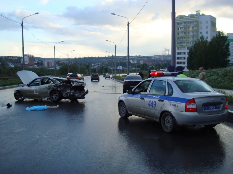 Водитель «Тойоты», не справившись с управлением, врезался в «Хонду»