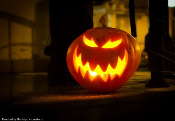 Уик-энд: Halloween, «Ночь искусств» и спектакль о моде