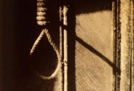 Сотрудники колонии №4 нашли одного из заключенных повешенным