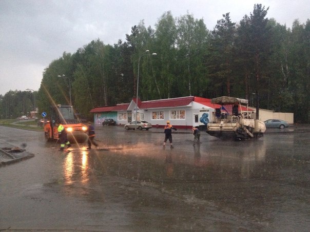 Мэрия проверила жалобы на укладку асфальта в дождь