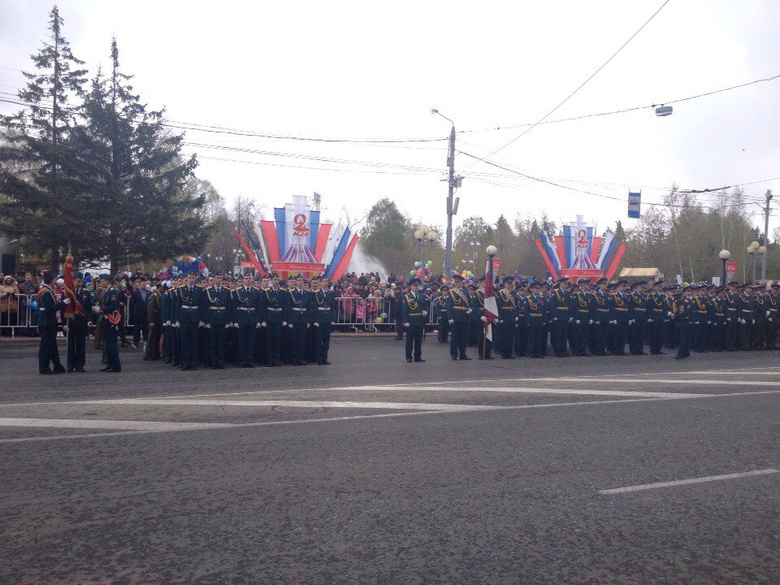 На Новособорной идет построение участников парада Победы