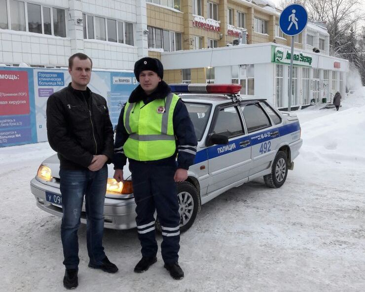Инспектор ДПС в Томске помог быстро отвезти в больницу пенсионерку с приступом