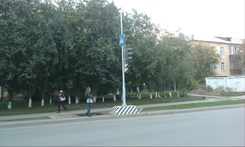 Народные новости: светофор не работает, переходим на саморегулирование?