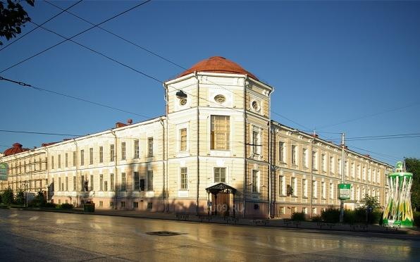 Мужчина пытался спрыгнуть с карниза клиники СибГМУ