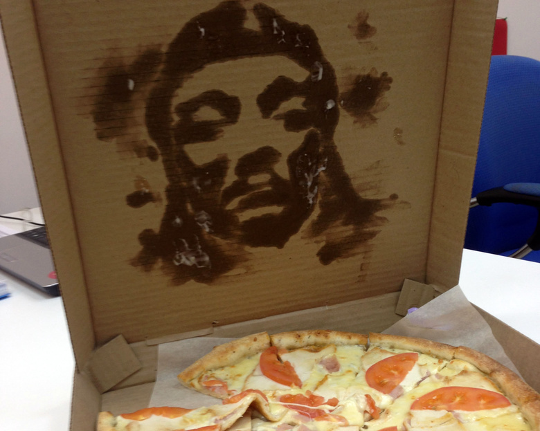 Загадочный лик «проявился» в одной из томских пиццерий