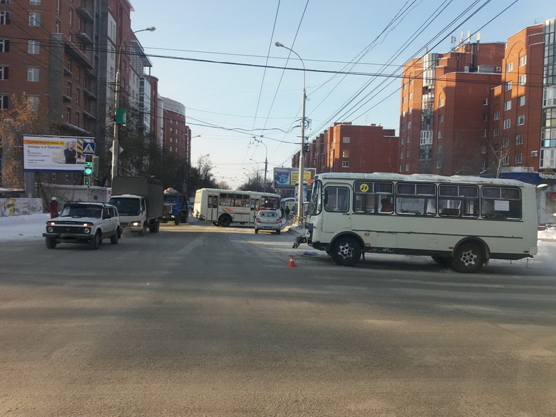 ГИБДД: пассажир пострадала в столкновении двух маршруток на Красноармейской