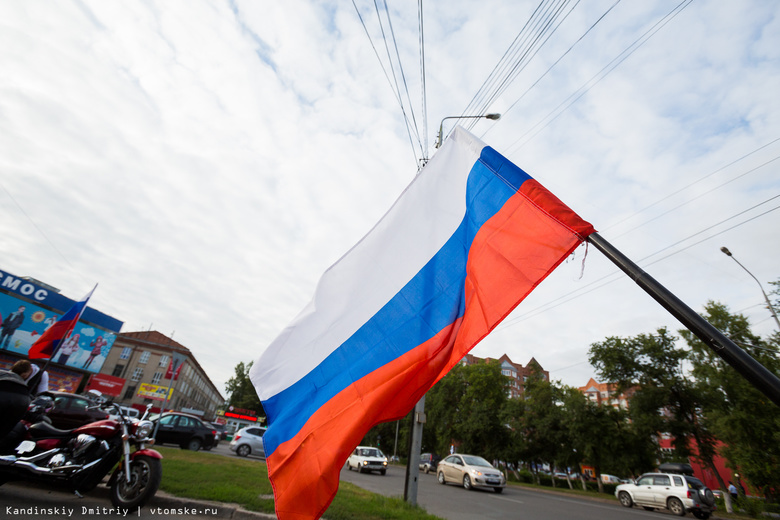 Байкеры провели акцию в честь Дня российского флага (фото)
