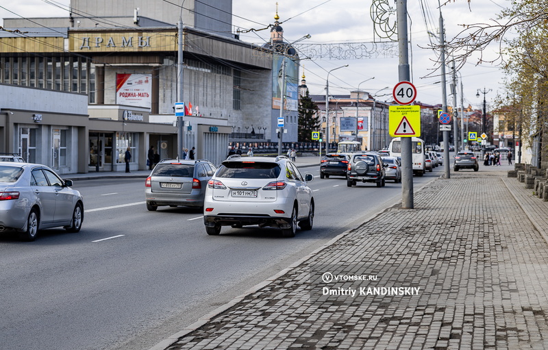 Власти рассказали, когда могут отремонтировать страшный тротуар на пр.Ленина