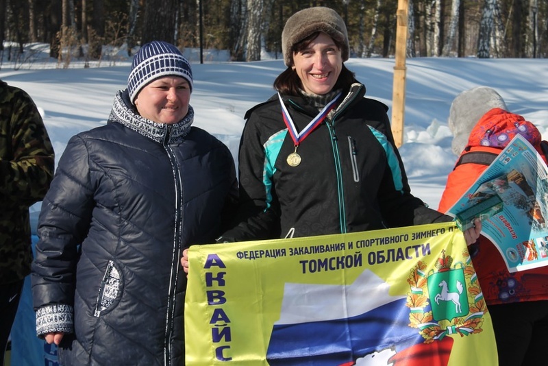 Валентина Джаладинова — справа