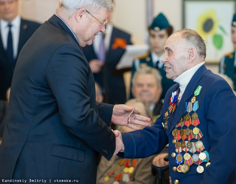 Томских ветеранов наградили медалями к 75-летию Победы