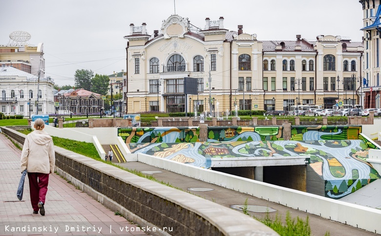 Танец влюбленных рек: большой мурал появился на набережной в центре Томска