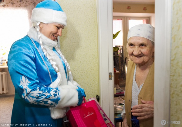 Горожан приглашают сделать подарки на Новый год одиноким пенсионерам