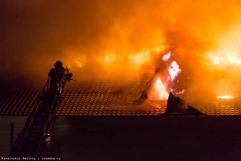 Томичей просят помочь жителям сгоревшего дома в Зональном