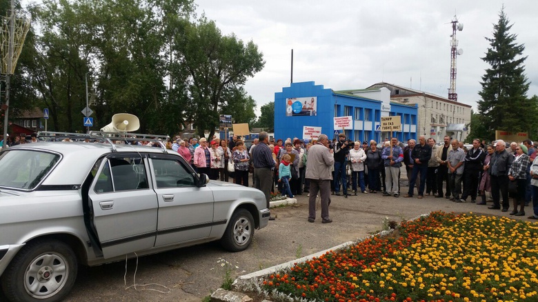 В Колпашево прошел митинг против бездорожья (видео)