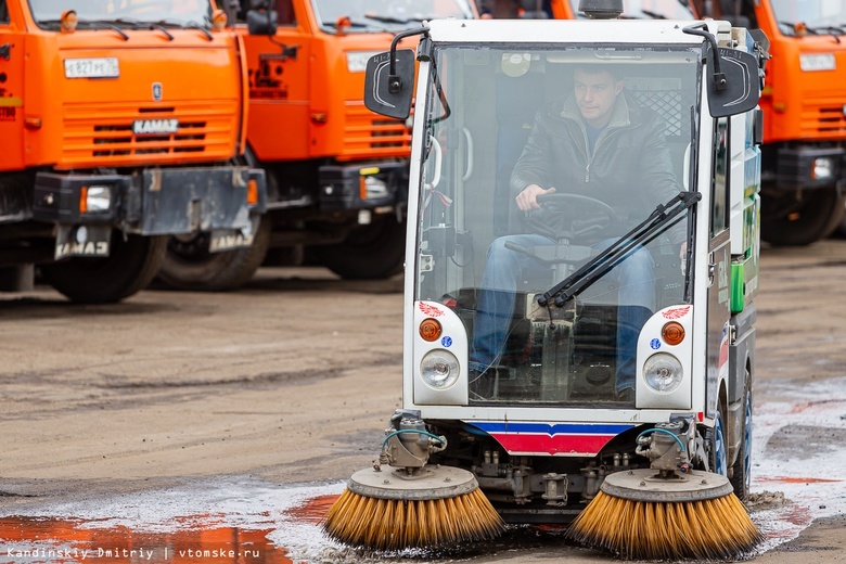 Около 140 сотрудников не хватает «ТомскСАХу», который чистит улицы от грязи