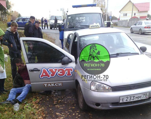 Водитель и пассажир такси спасли переставшего дышать мужчину