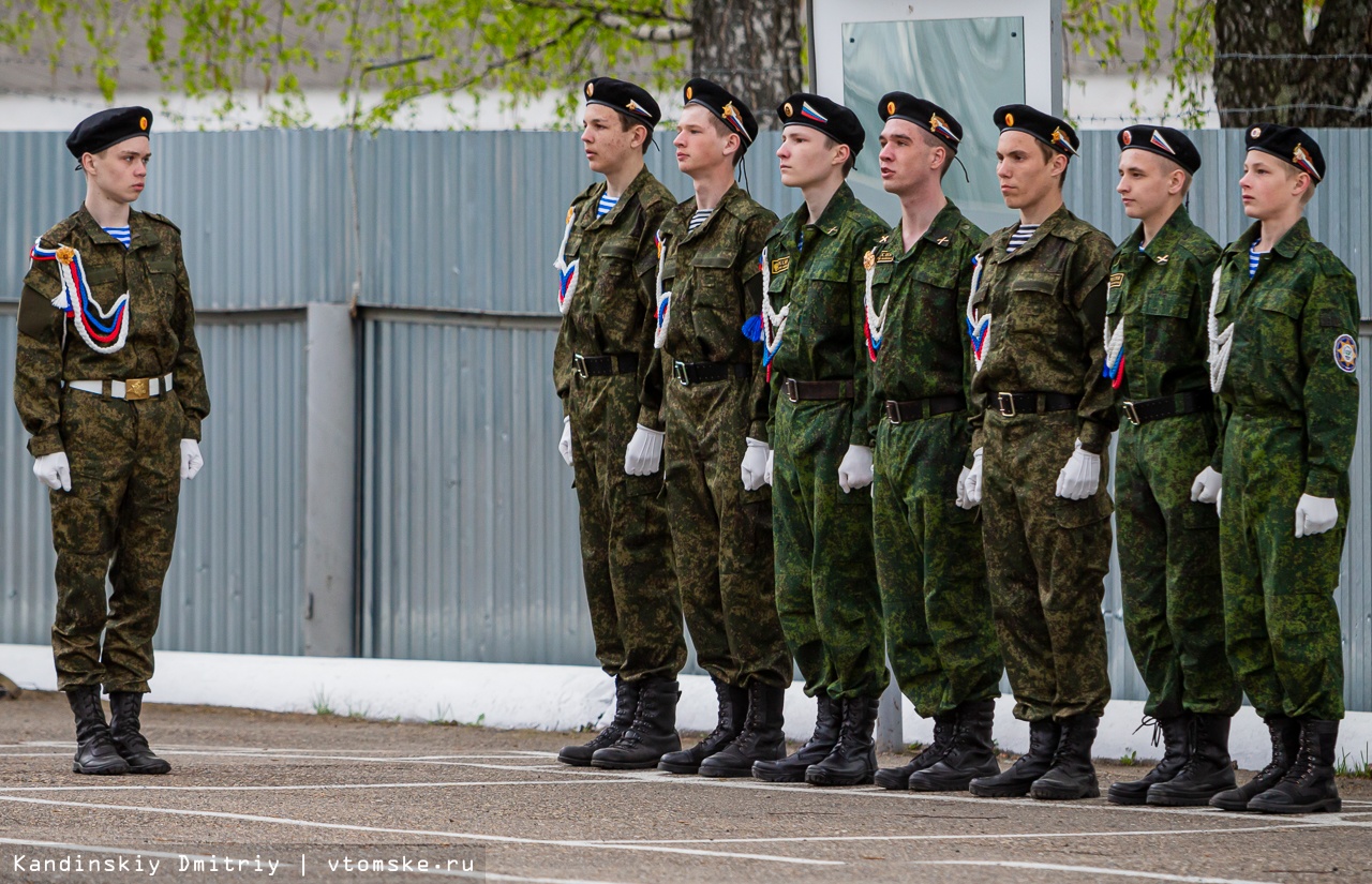 Дети-патриоты: томские кадеты и юнармейцы показали мастерство строевой  подготовки 