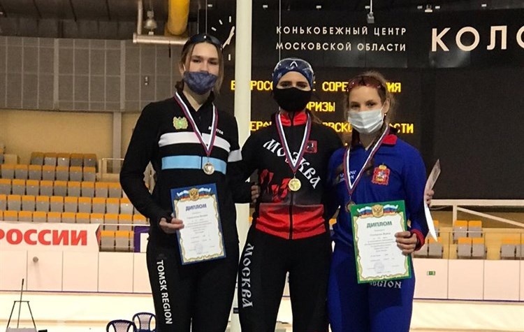 Северская конькобежка завоевала серебро на всероссийских соревнованиях