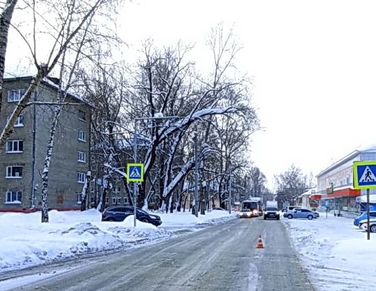 Lexus сбил пожилую женщину на пешеходном переходе в Томске